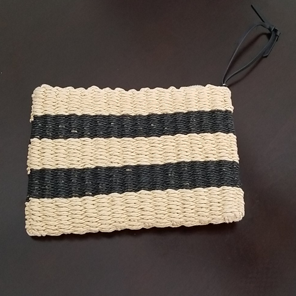 GAP WOVEN WRISTLET / CLUTCH